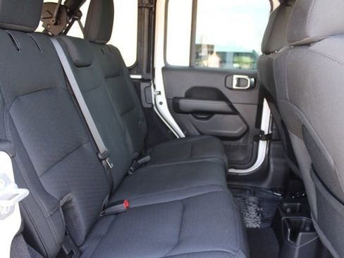 Used 2021 Jeep Wrangler Unlimited Sahara image 20