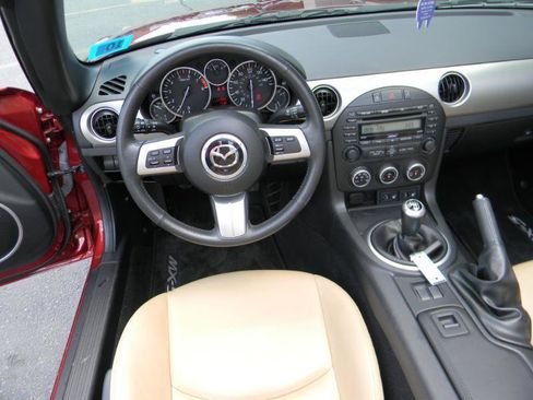 Used 2010 MAZDA MX-5 Miata Grand Touring w/ Premium Pkg RWD image 18