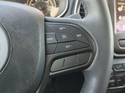 Used 2022 Jeep Cherokee Trailhawk image 24