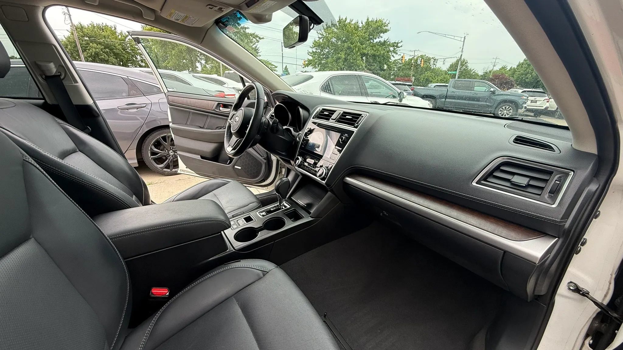 Used 2018 Subaru Outback 3.6R Limited AWD/4WD image 12