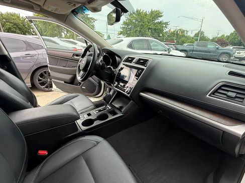 Used 2018 Subaru Outback 3.6R Limited AWD/4WD image 12