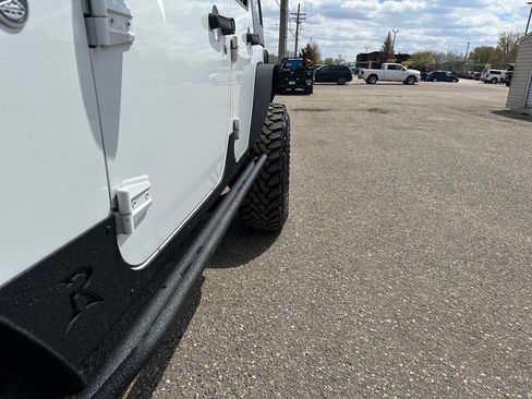 Used 2012 Jeep Wrangler Unlimited Rubicon w/ Connectivity Group AWD/4WD image 18