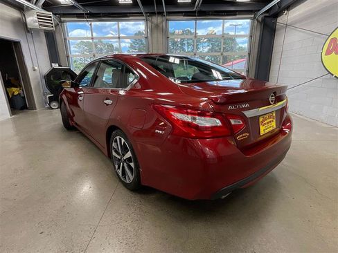 Used 2016 Nissan Altima 2.5 SR FWD image 3