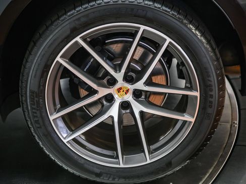 Certified 2026 Porsche Macan AWD/4WD image 14