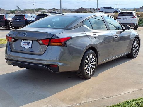 Used 2024 Nissan Altima 2.5 SV image 7