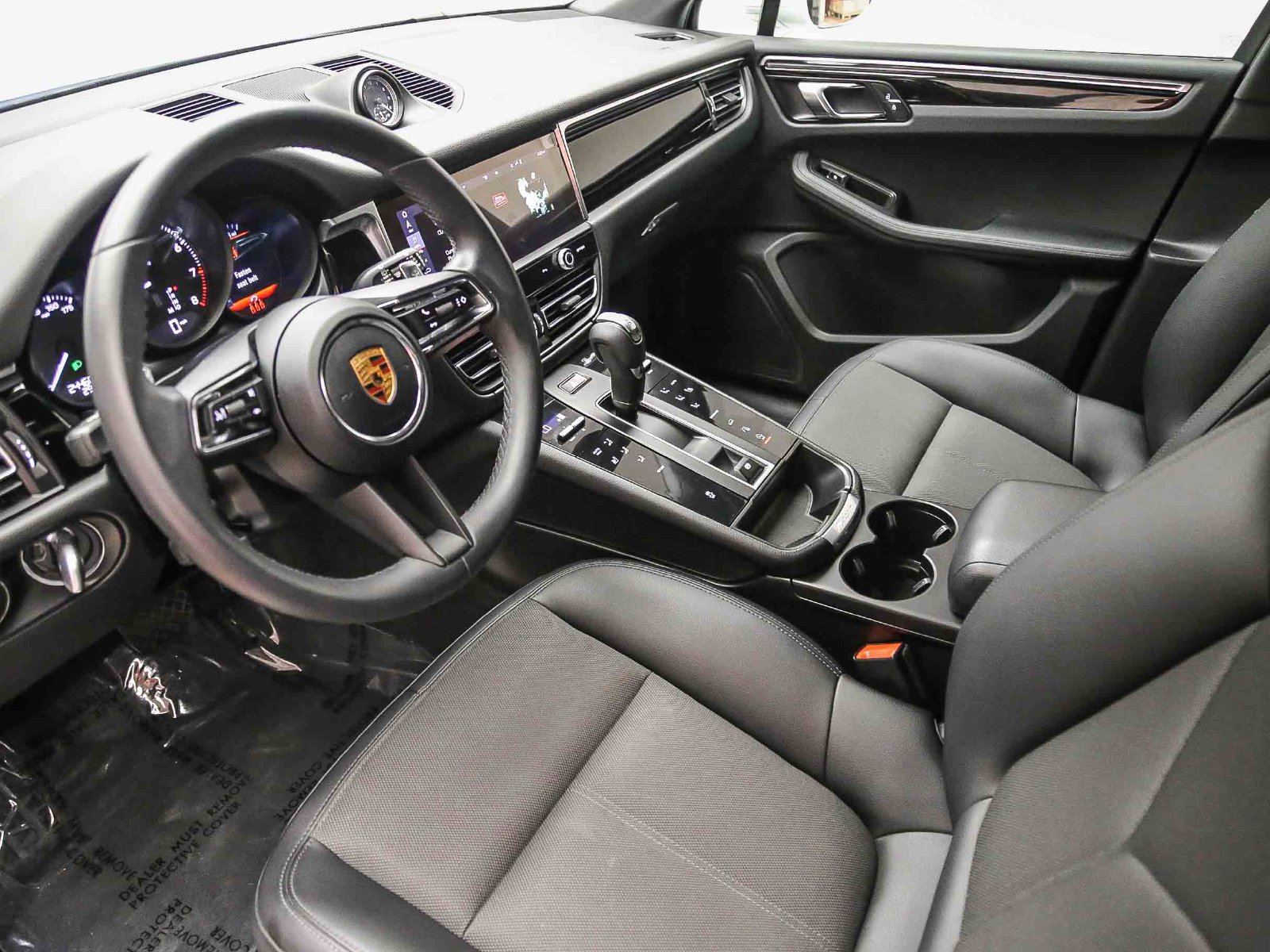 Certified 2022 Porsche Macan AWD/4WD image 4
