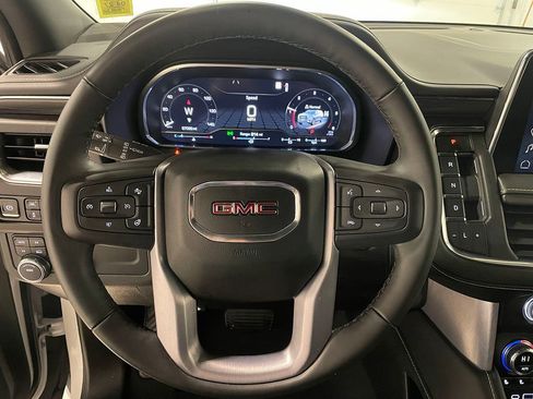 Used 2023 GMC Yukon SLT w/ SLT Premium Package image 30