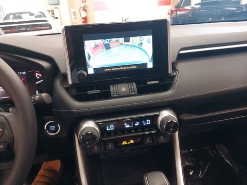 Used 2023 Toyota RAV4 XLE Premium image 18