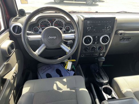 Used 2008 Jeep Wrangler Unlimited Sahara w/ Dual Top Group RWD image 9
