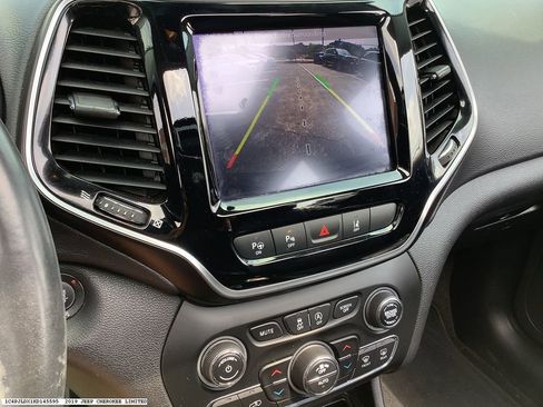 Used 2019 Jeep Cherokee Limited w/ Luxury Group FWD image 9