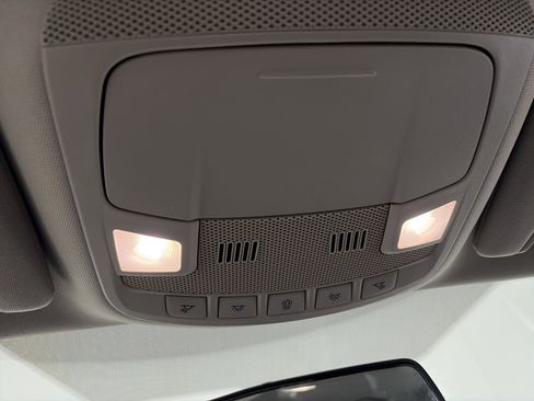 Used 2018 Ford Fusion SE w/ Fusion SE Technology Package FWD image 32