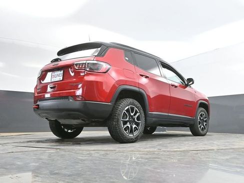 Used 2025 Jeep Compass Trailhawk AWD/4WD image 44