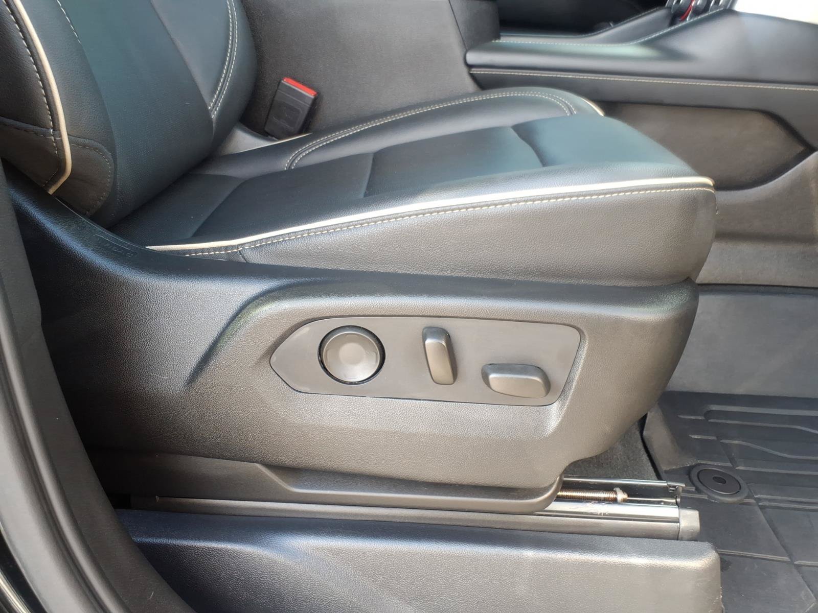 Used 2021 Chevrolet Tahoe Premier AWD/4WD image 11