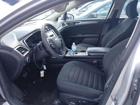 Used 2019 Ford Fusion SE FWD image 5