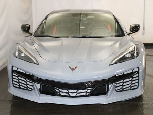 Used 2025 Chevrolet Corvette Z06 RWD image 3