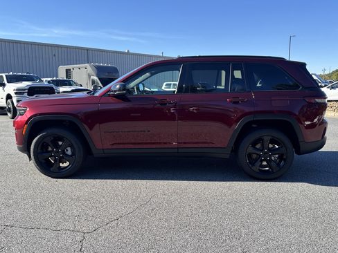 New 2025 Jeep Grand Cherokee Limited w/ Black Appearance Package image 4