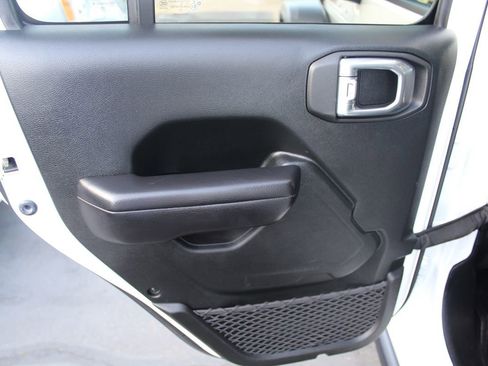 Used 2021 Jeep Wrangler Unlimited Rubicon image 18