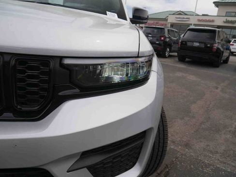Certified 2025 Jeep Grand Cherokee Altitude AWD/4WD image 20