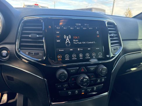 Used 2019 Jeep Grand Cherokee Limited w/ Luxury Group II image 23