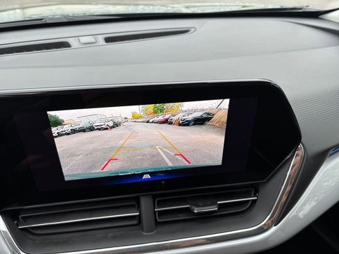 Used 2025 Chevrolet Trax LT image 17