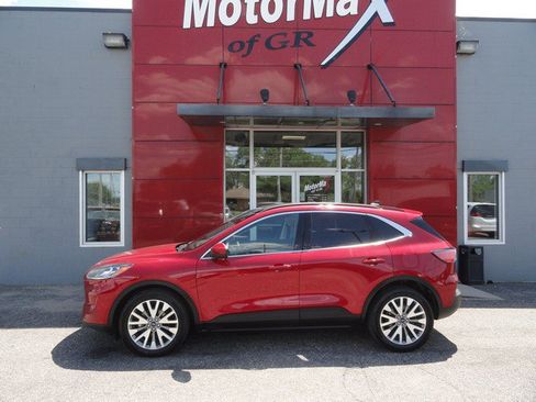 Used 2022 Ford Escape Titanium AWD/4WD image 2