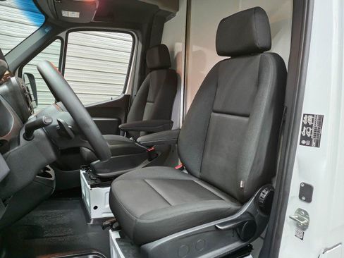 Used 2024 Mercedes-Benz Sprinter 4500 image 14