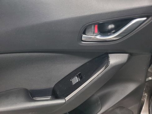 Used 2018 MAZDA MAZDA3 Sport w/ Preferred Equipment Package image 10