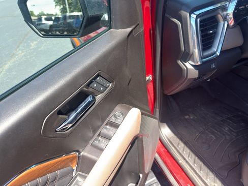 Used 2024 GMC Canyon Denali AWD/4WD image 15