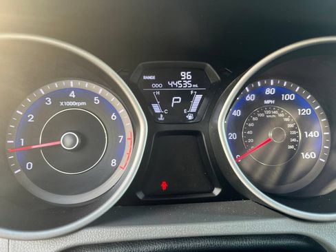 Used 2013 Hyundai Elantra FWD image 6