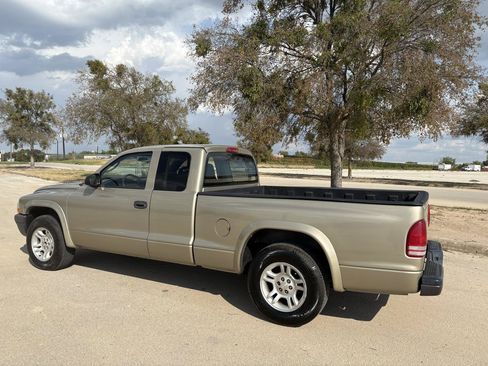Used 2004 Dodge Dakota 2WD Club Cab w/ Tire & Handling Group image 14