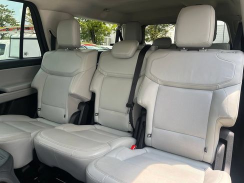 Used 2025 Ford Expedition Max Platinum AWD/4WD image 13