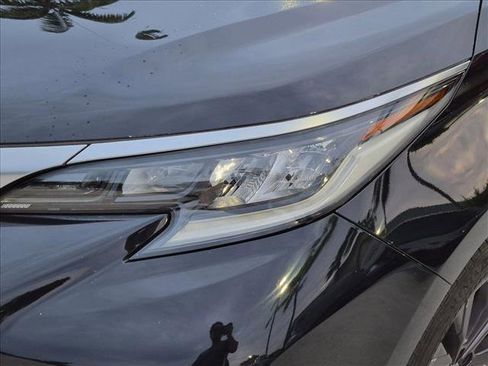 Used 2021 Toyota Sienna XSE w/ XSE Plus Package FWD image 7