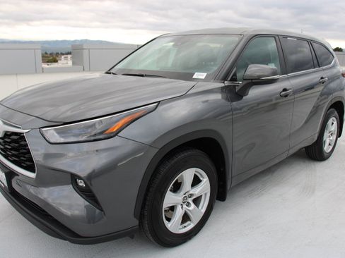 Certified 2023 Toyota Highlander LE image 6
