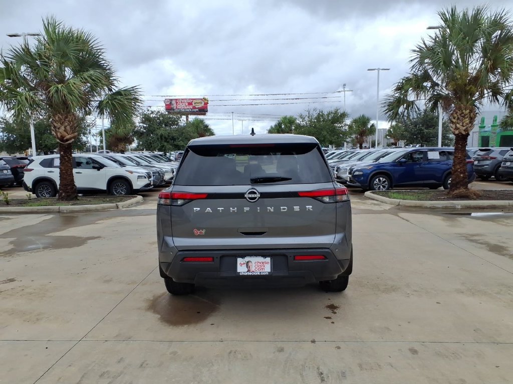 Used 2024 Nissan Pathfinder S FWD image 4
