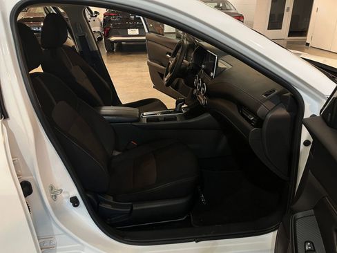 Used 2025 Nissan Sentra SV image 35