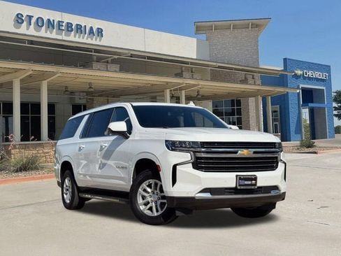 Certified 2024 Chevrolet Suburban LT RWD image 2