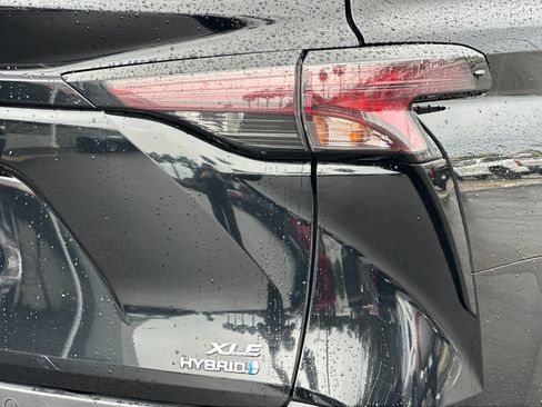 Used 2024 Toyota Sienna XLE image 26