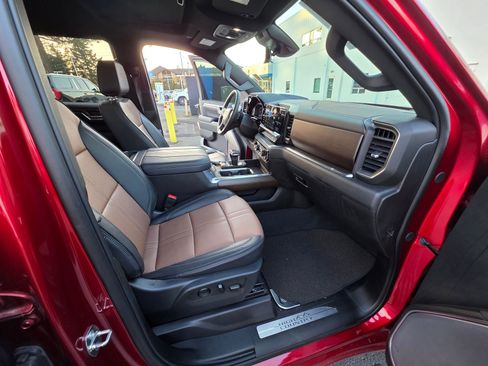 Used 2024 Chevrolet Silverado 1500 High Country w/ High Country Premium Package image 16