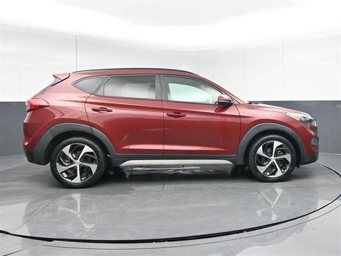 Used 2018 Hyundai Tucson Value w/ Cargo Package FWD image 4