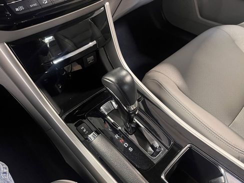 Used 2017 Honda Accord Touring image 28