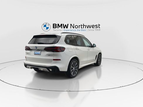 Used 2024 BMW X5 xDrive40i w/ M Sport Package AWD/4WD image 3