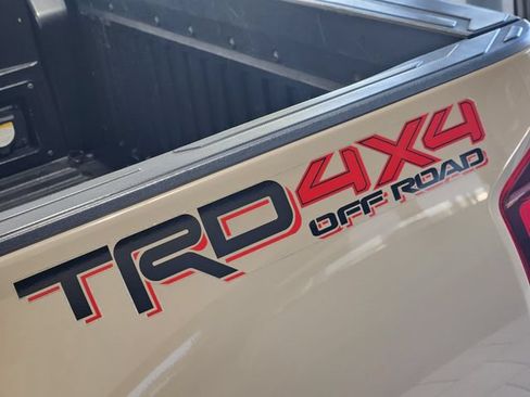 Used 2019 Toyota Tacoma TRD Off-Road AWD/4WD image 10