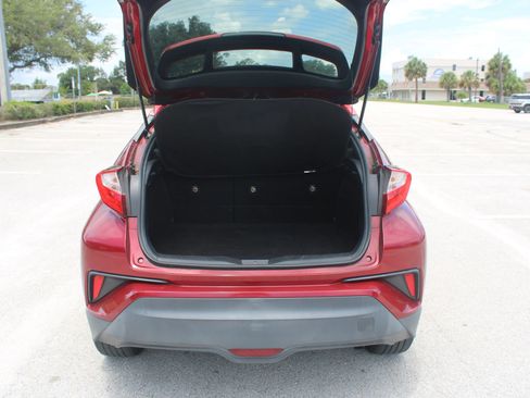 Used 2018 Toyota C-HR XLE FWD image 29