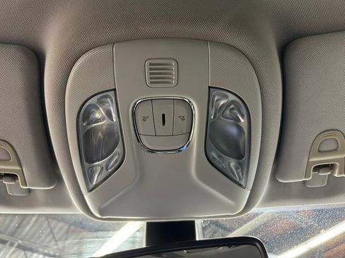 Used 2018 Jeep Compass Latitude w/ Cold Weather Group AWD/4WD image 24