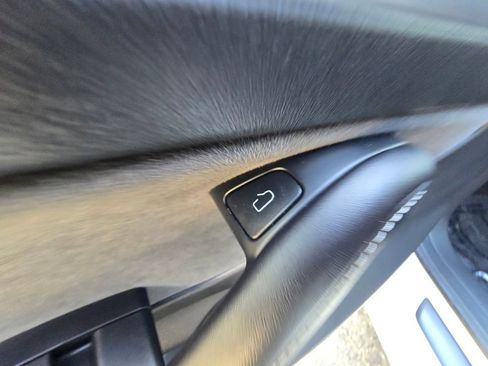 Used 2023 Tesla Model 3 Standard Range image 19