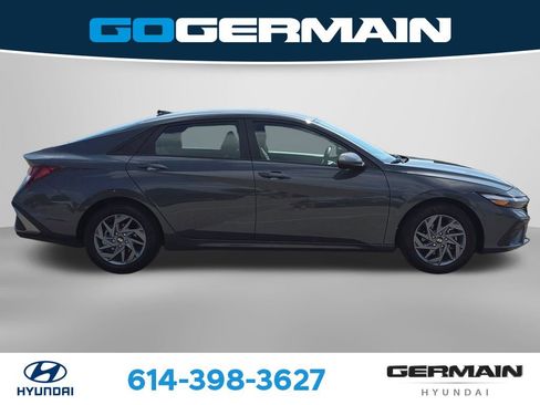 Used 2024 Hyundai Elantra SEL FWD image 7
