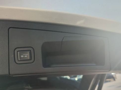 Used 2020 Cadillac XT4 Premium Luxury image 22