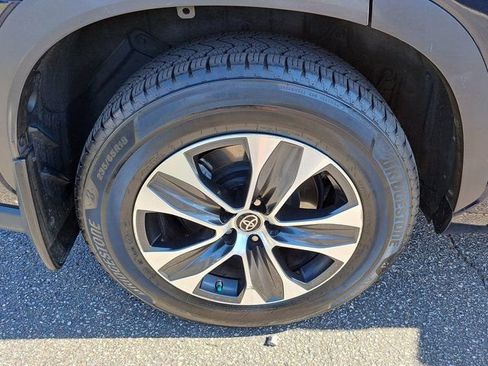 Used 2020 Toyota Highlander XLE AWD/4WD image 33