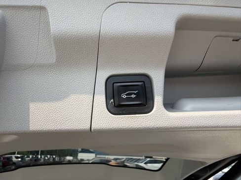 Certified 2020 GMC Acadia SLE w/ Driver Convenience Package AWD/4WD image 14