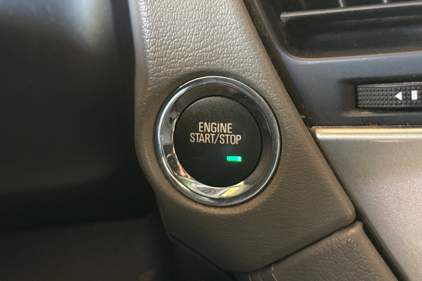 Used 2019 Chevrolet Suburban LT w/ Luxury Package AWD/4WD image 30